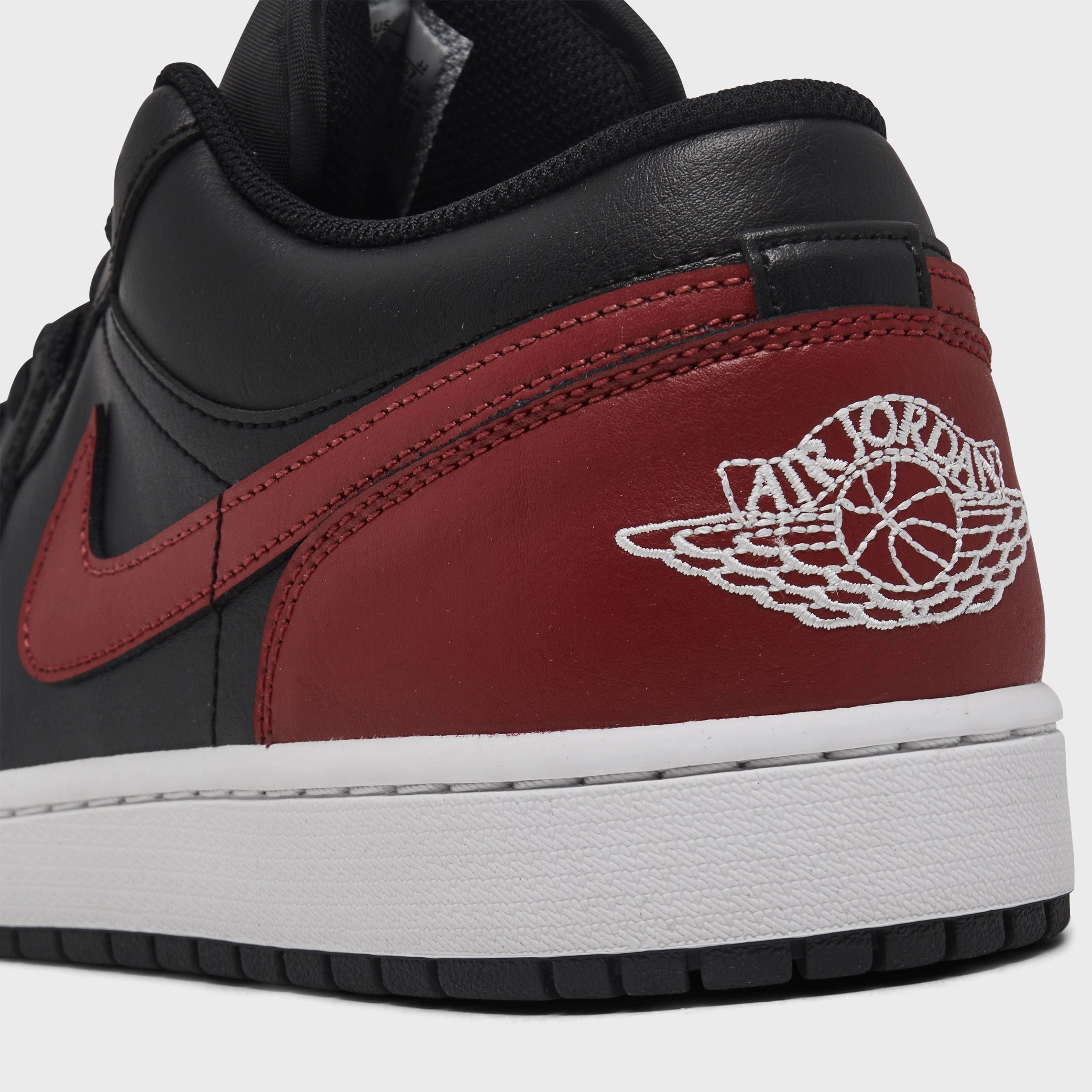 Jordan 1 Low Black / Varsity Red - Summit White