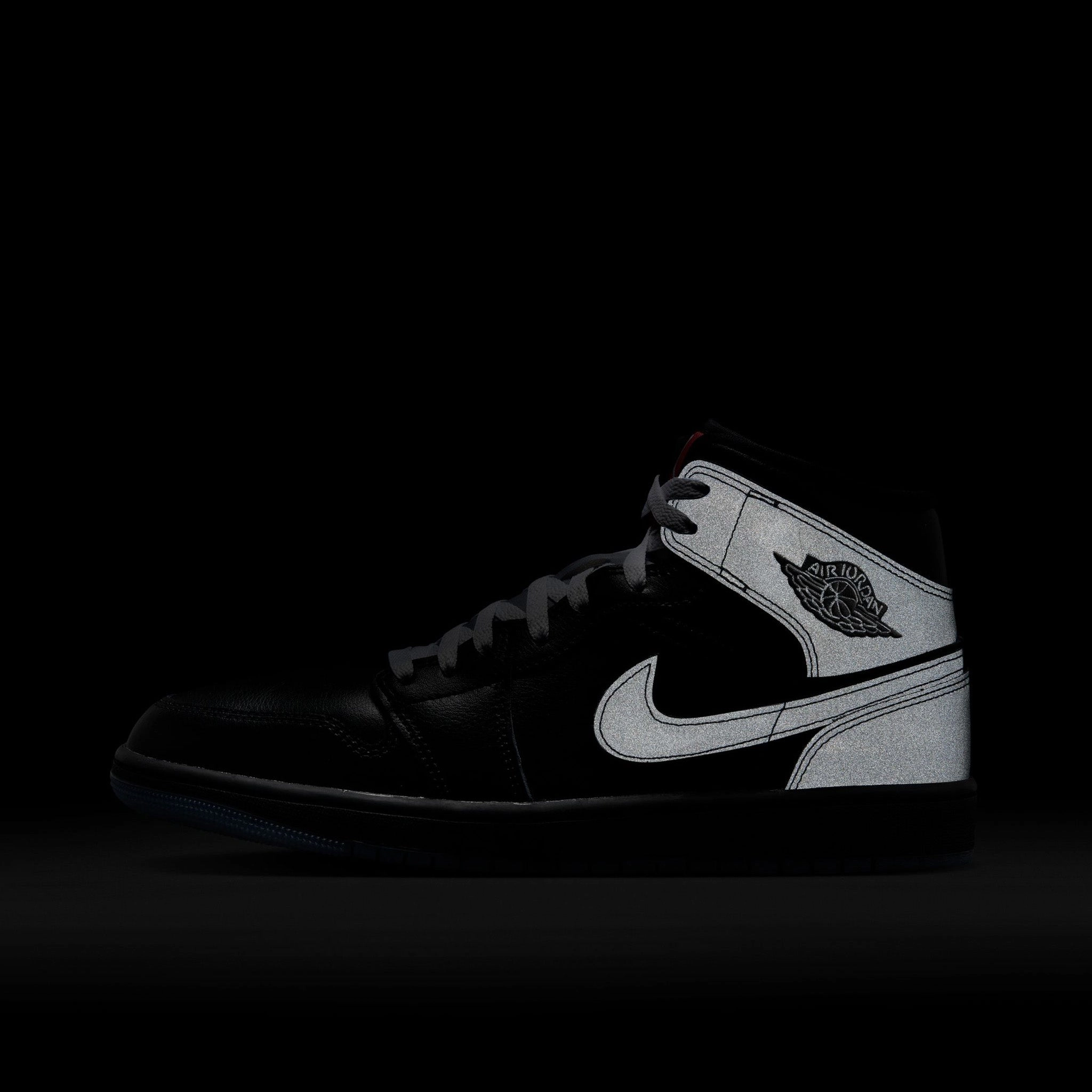 Jordan 1 Mid SE Black / Black - White
