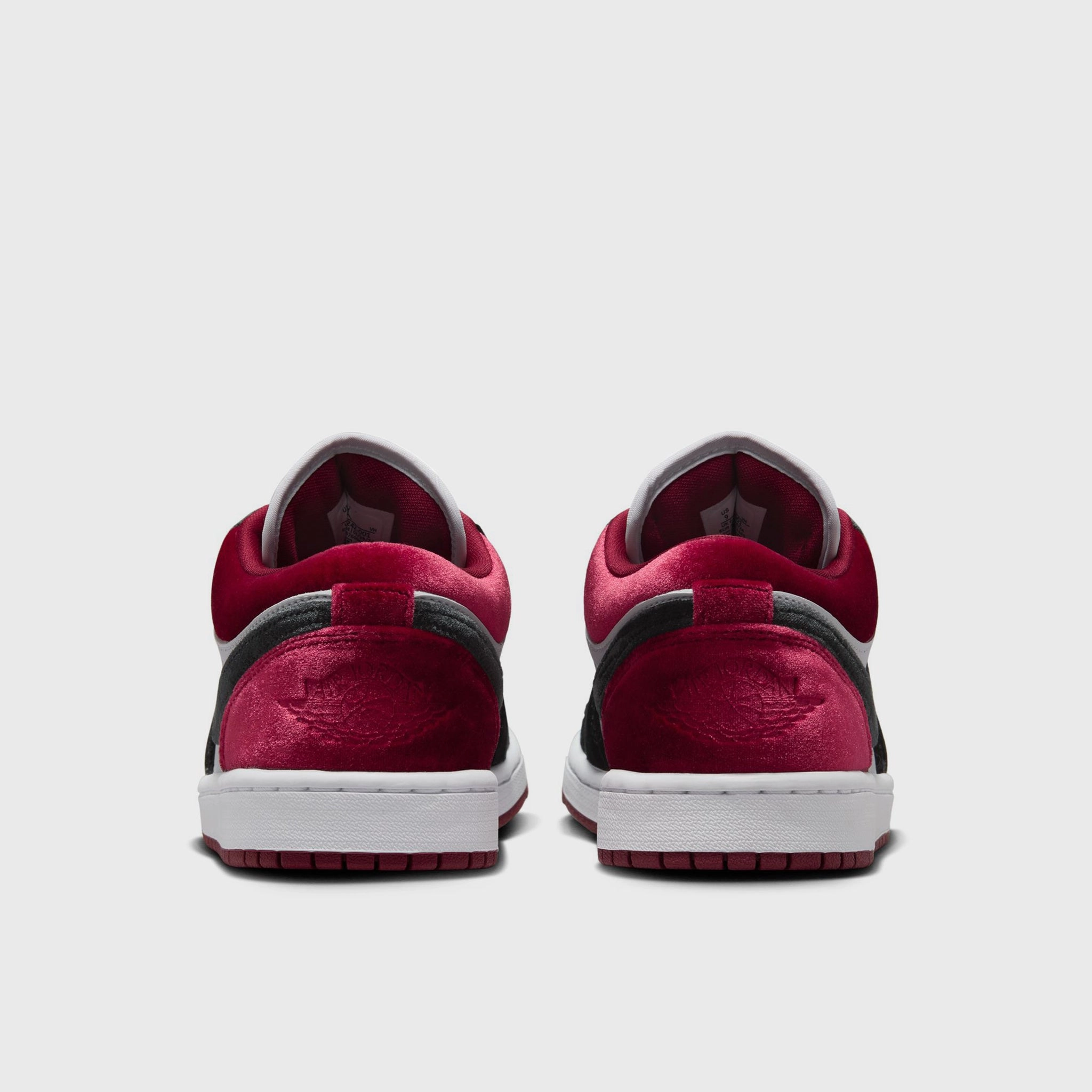 Jordan Women's 1 Low SE Black / White - Team Red