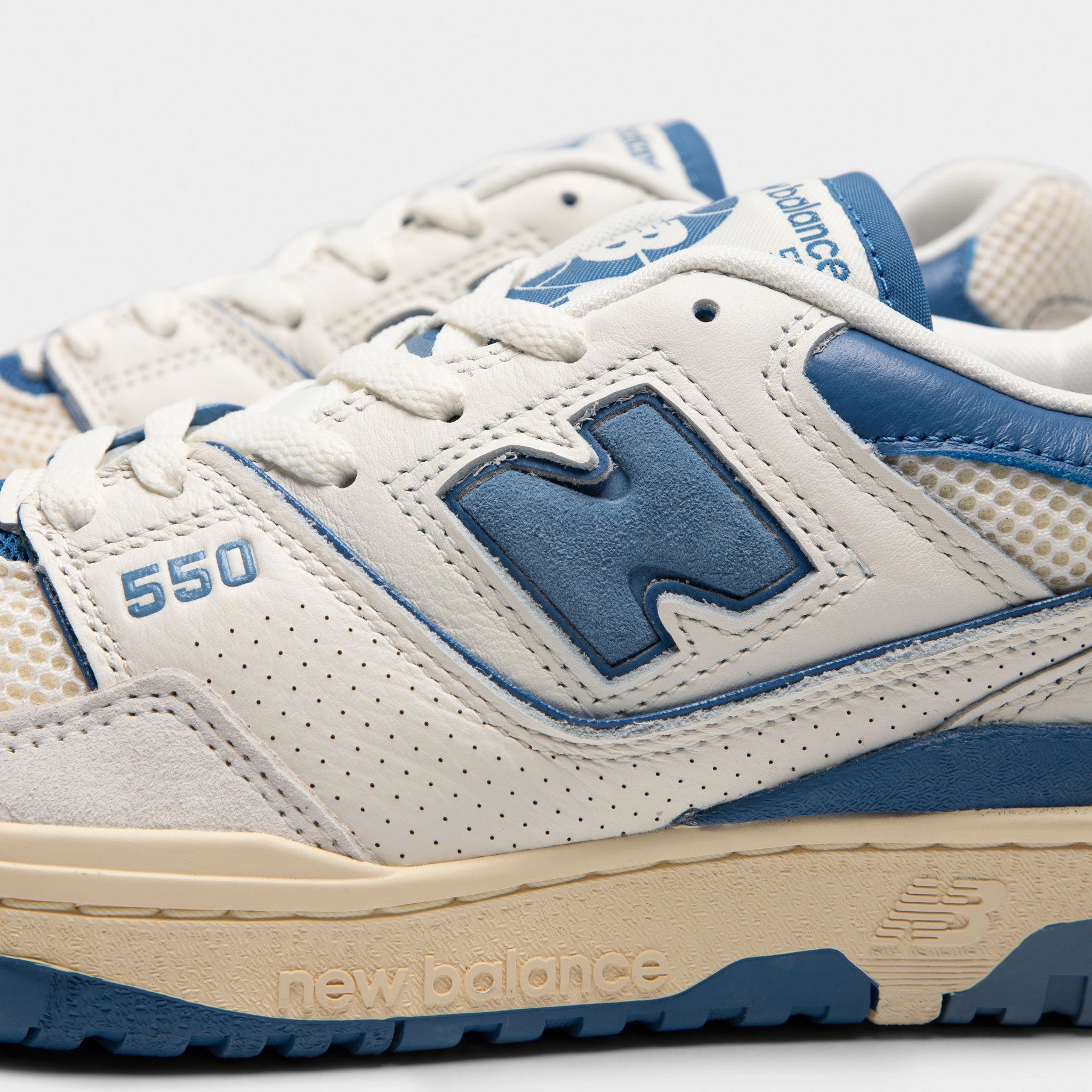 New Balance 550 White / Light Blue