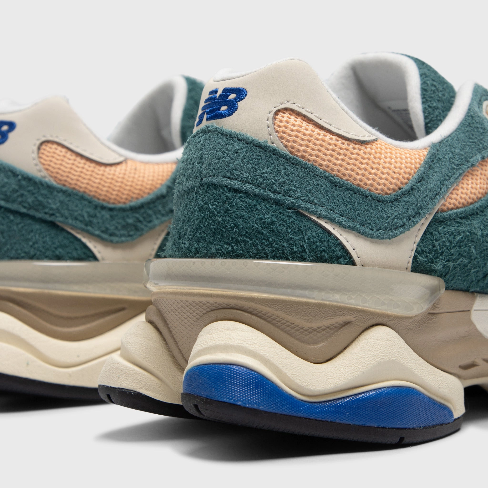 New Balance 9060 New Spruce / Peach Blossom