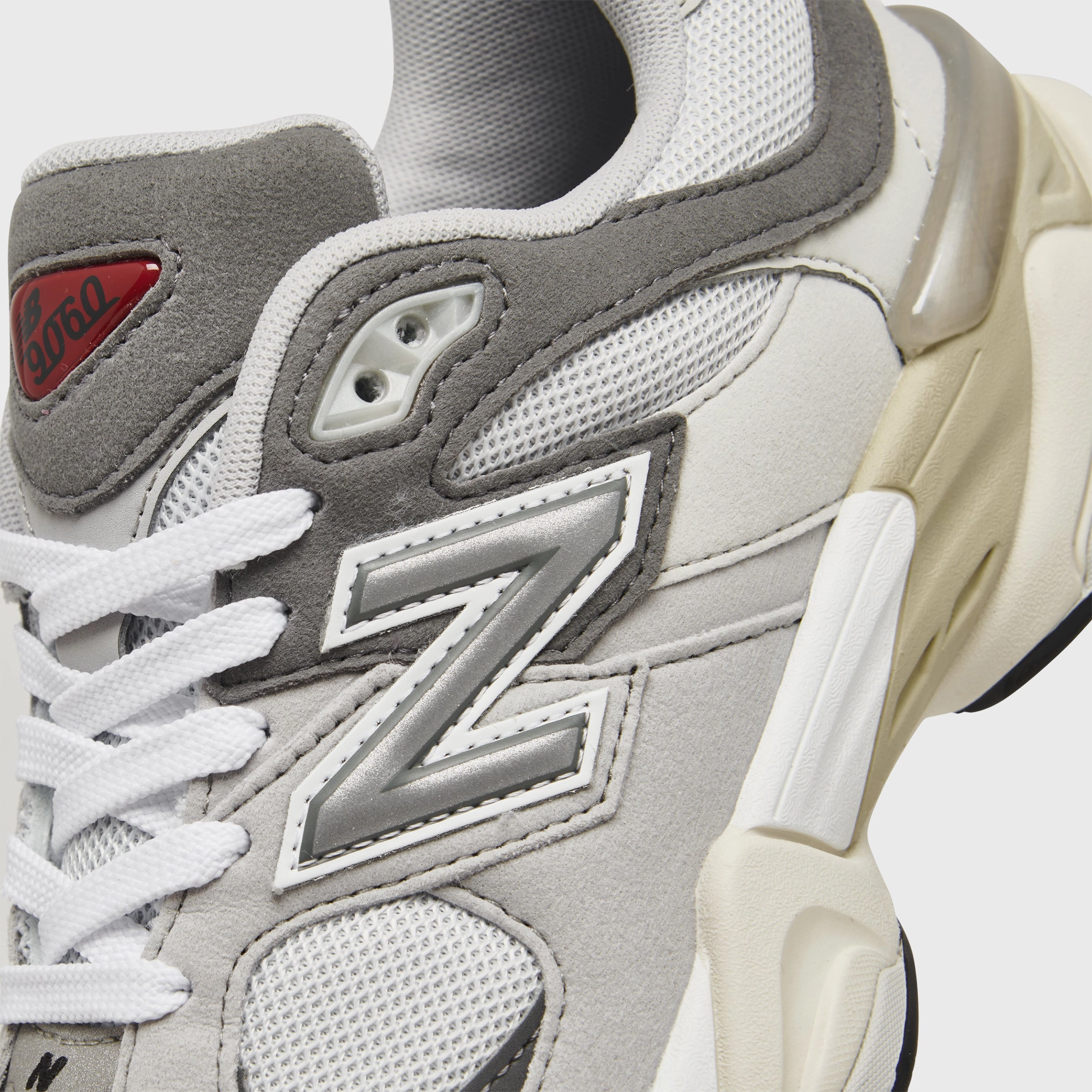 New Balance Juniors' 9060 Rain Cloud / Castlerock