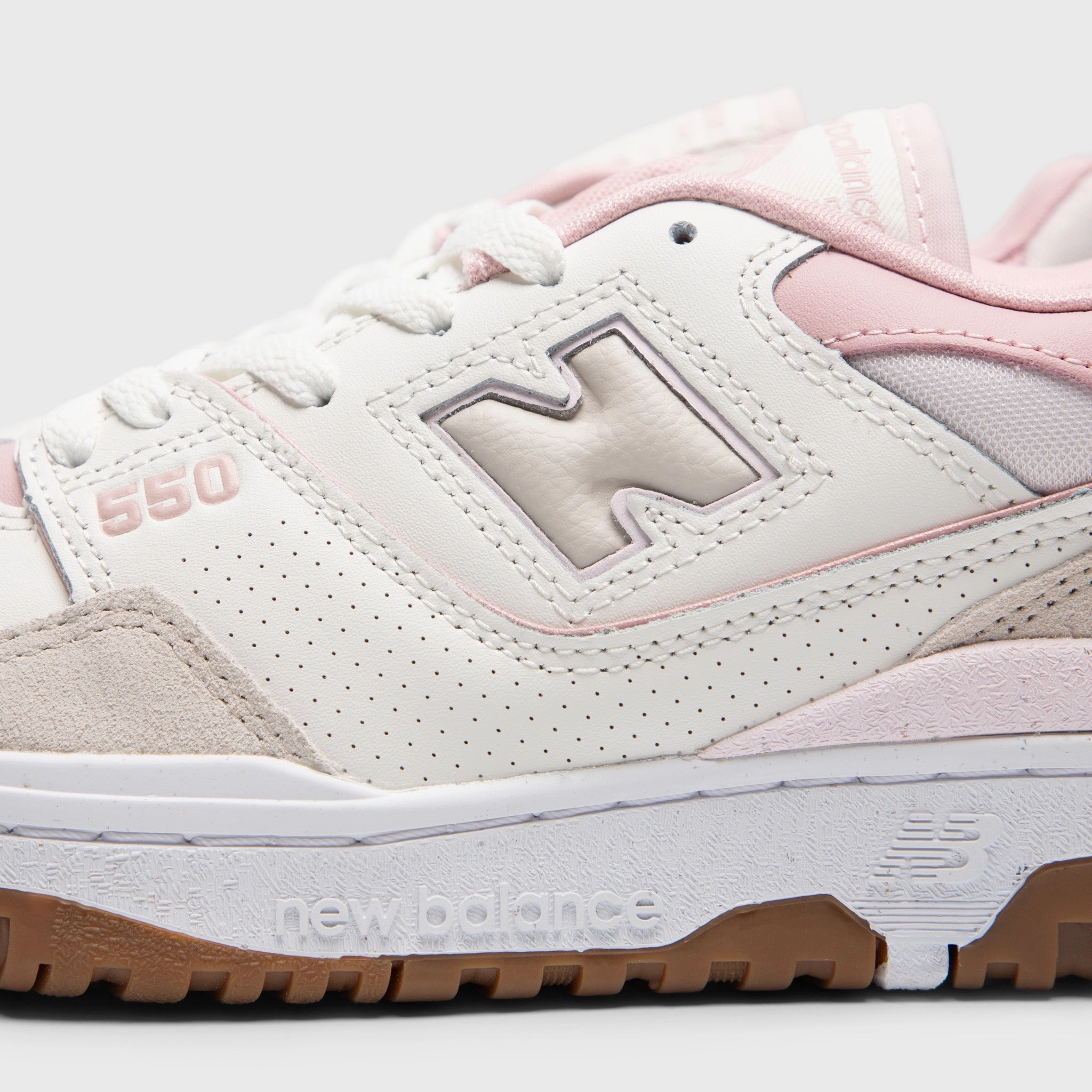 New Balance Women's 550 Sea Salt / Pink Graphite - Pink Orb