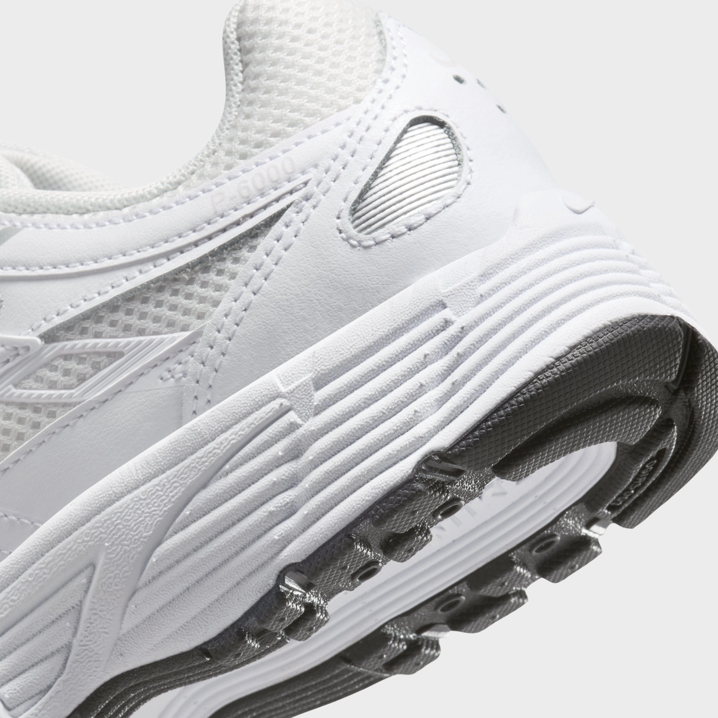 Nike P-6000 GS Platinum Tint / White