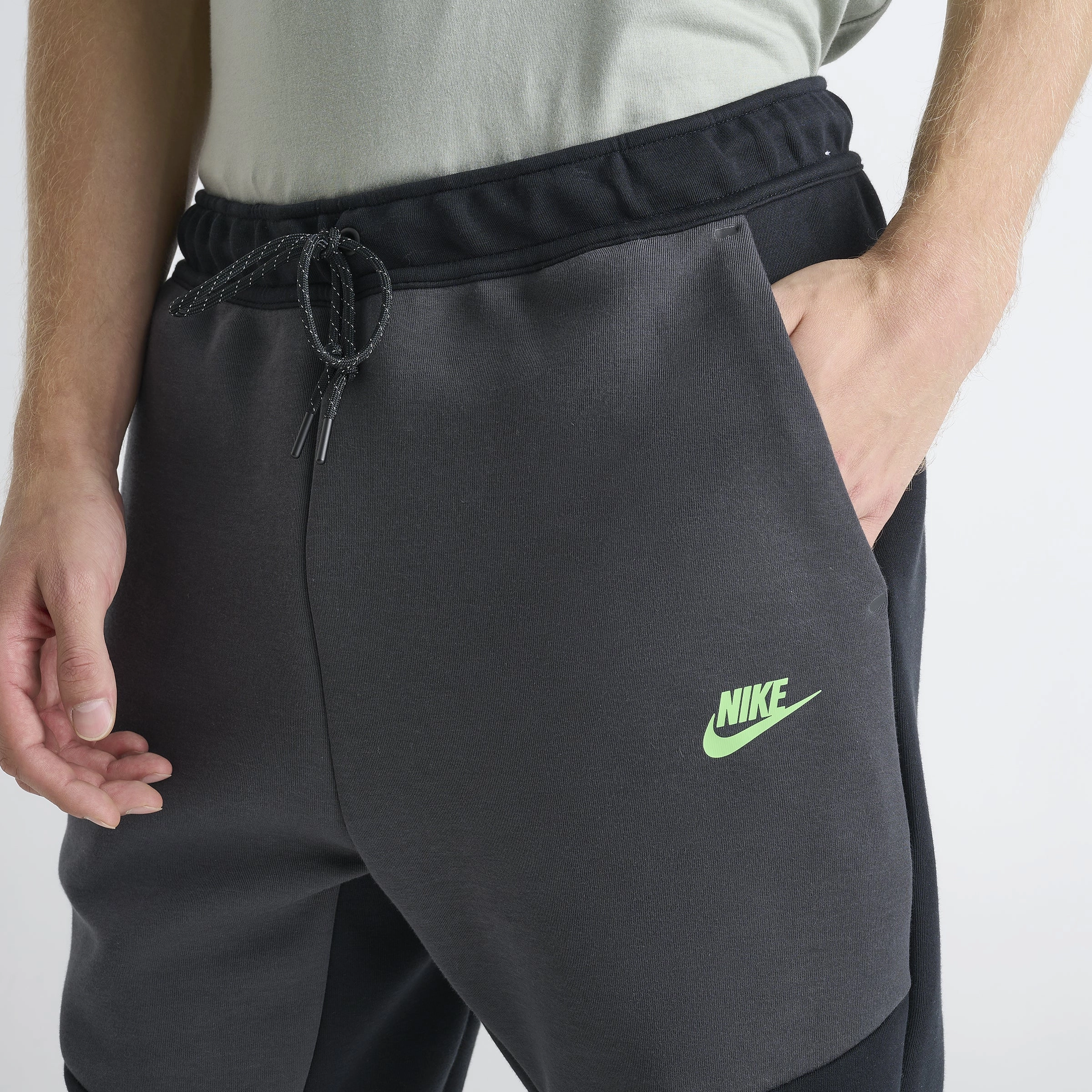 Nike Tech Fleece Jogger Black / Anthracite - Green Strike
