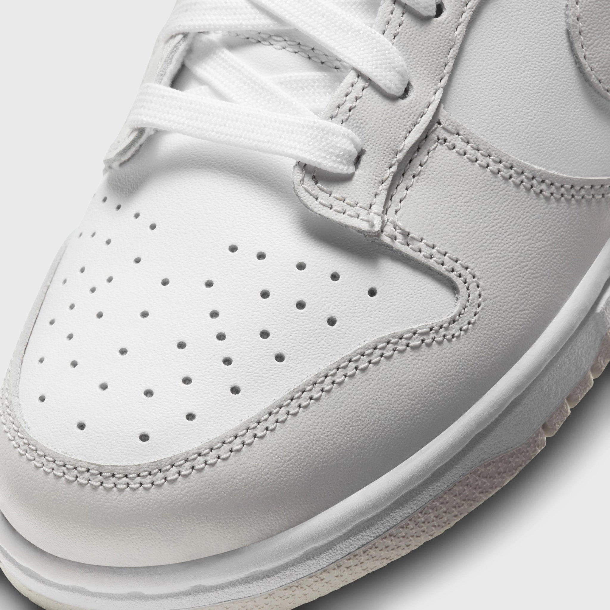Nike Women's Dunk Low White / Photon Dust - White