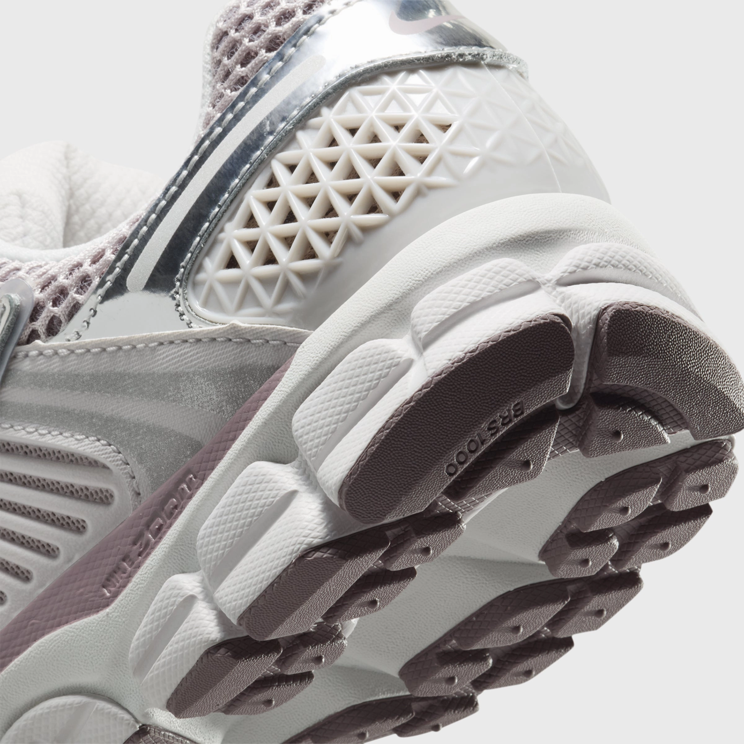 Nike Women's Zoom Vomero 5 Vast Grey / Metallic Silver