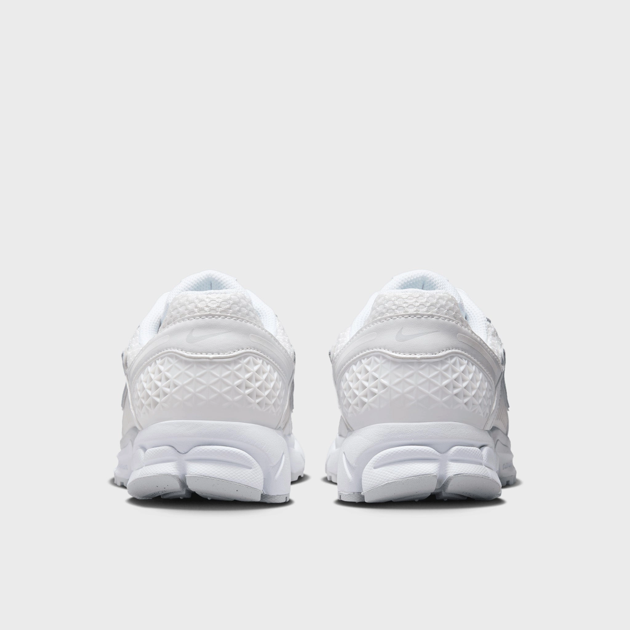 Nike Women's Zoom Vomero 5 White / Metallic Silver - Summit