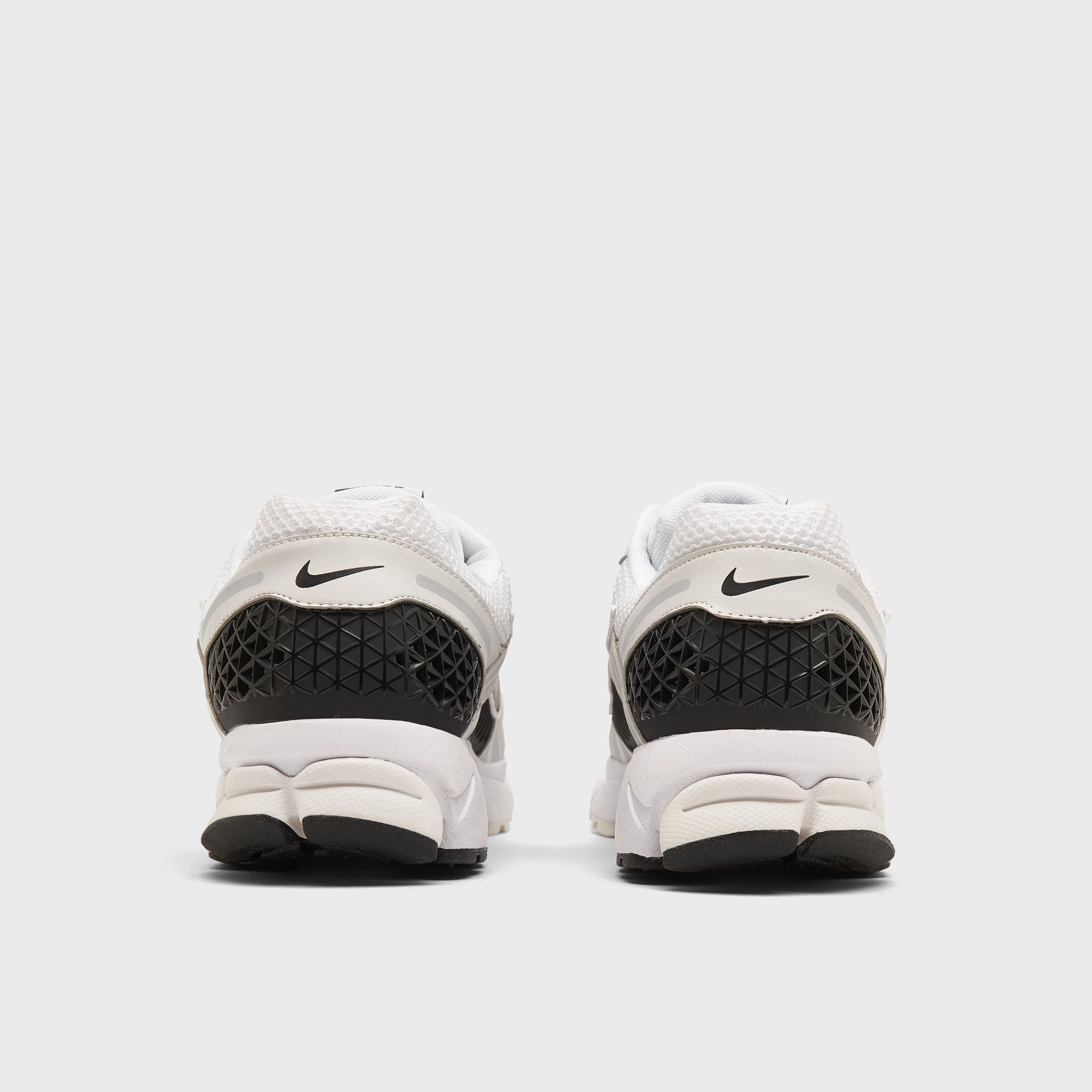 Nike Zoom Vomero 5 White / Silver - Black