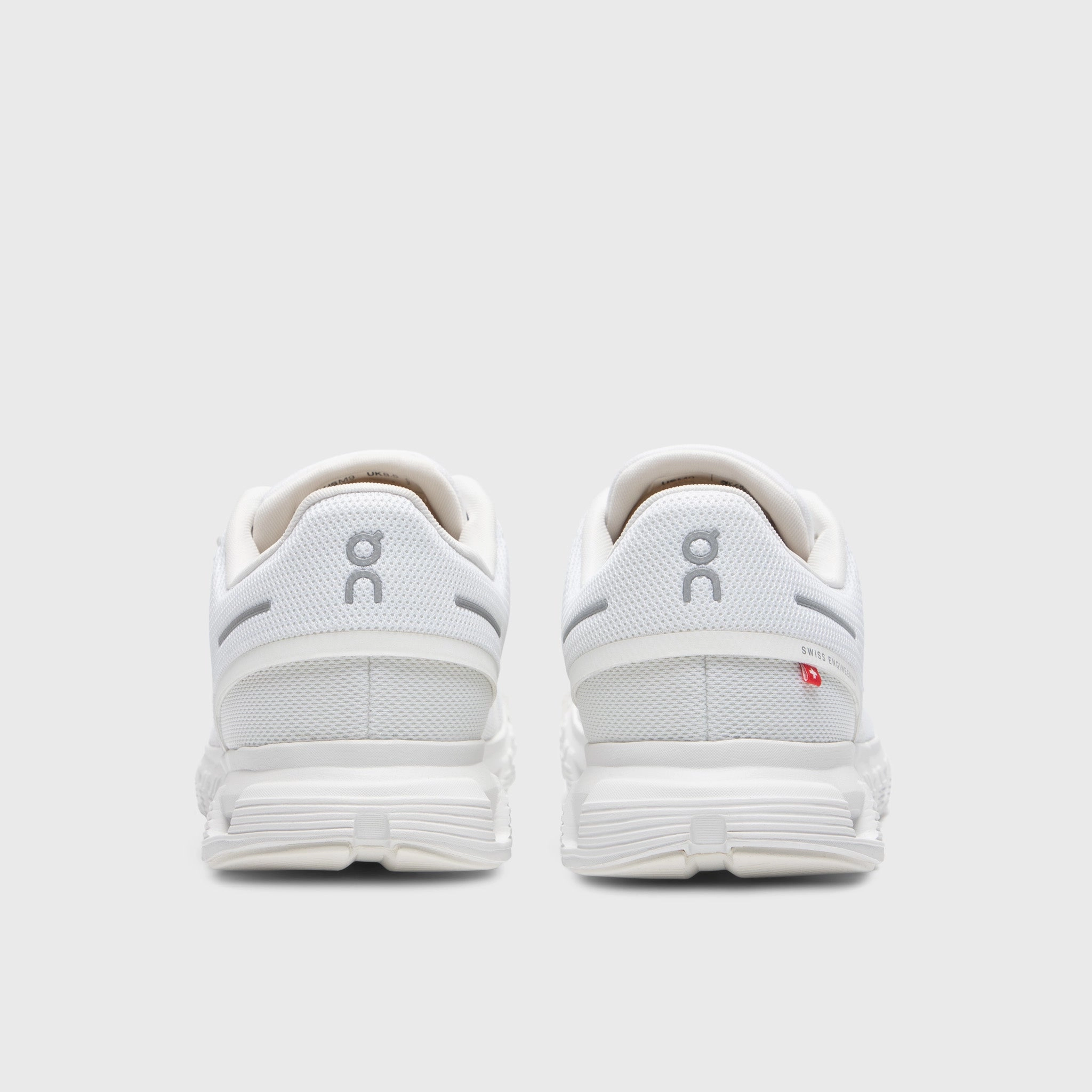 On Cloud 6 White / White