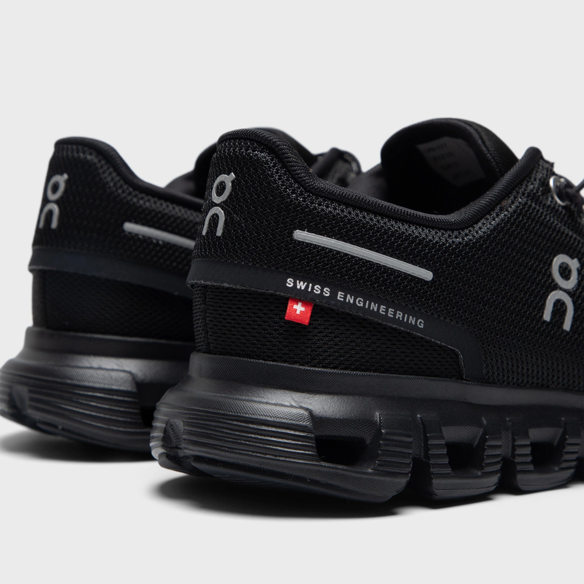 On Women's Cloud 6 Black / Black