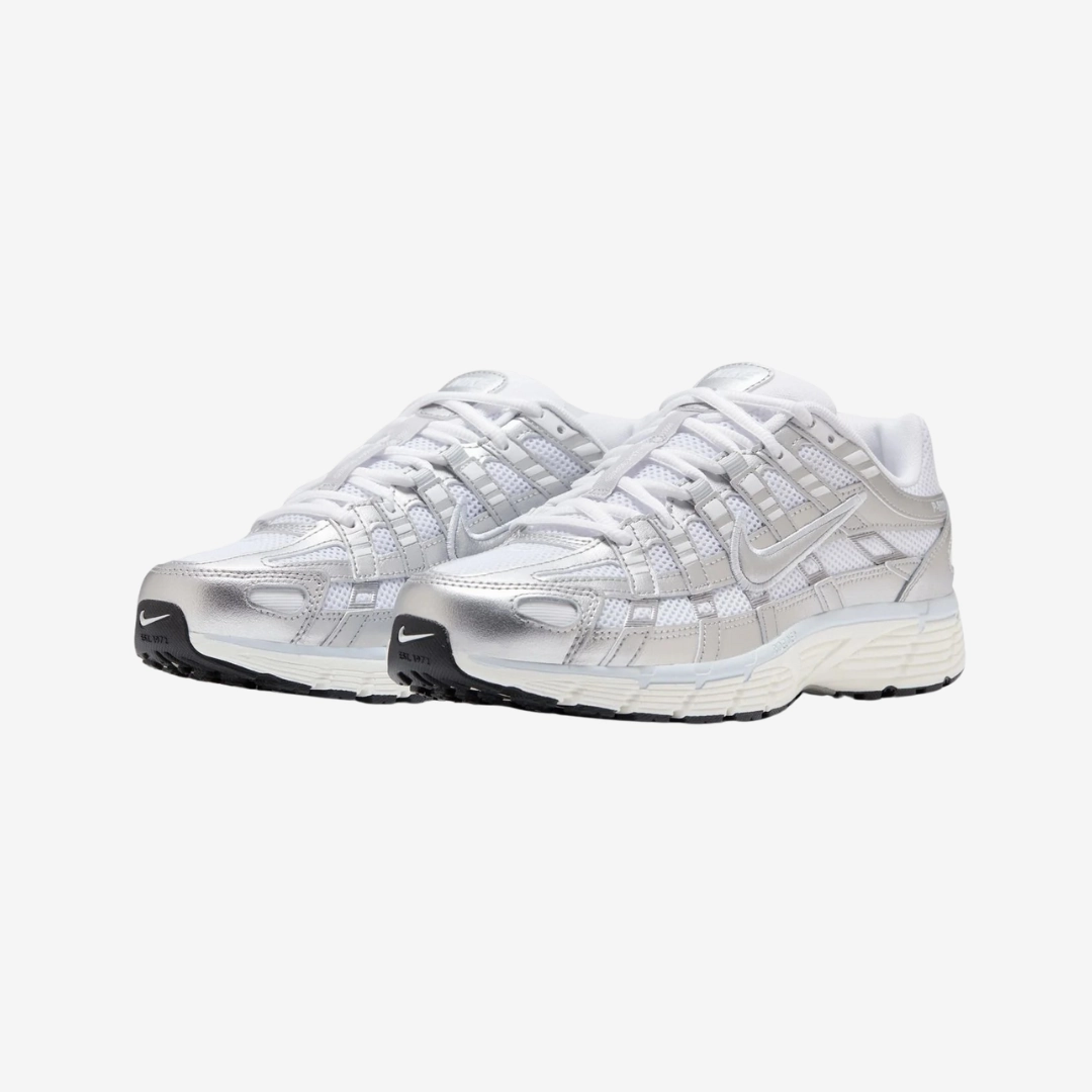 womens nike p-6000 (white/silver/blue)